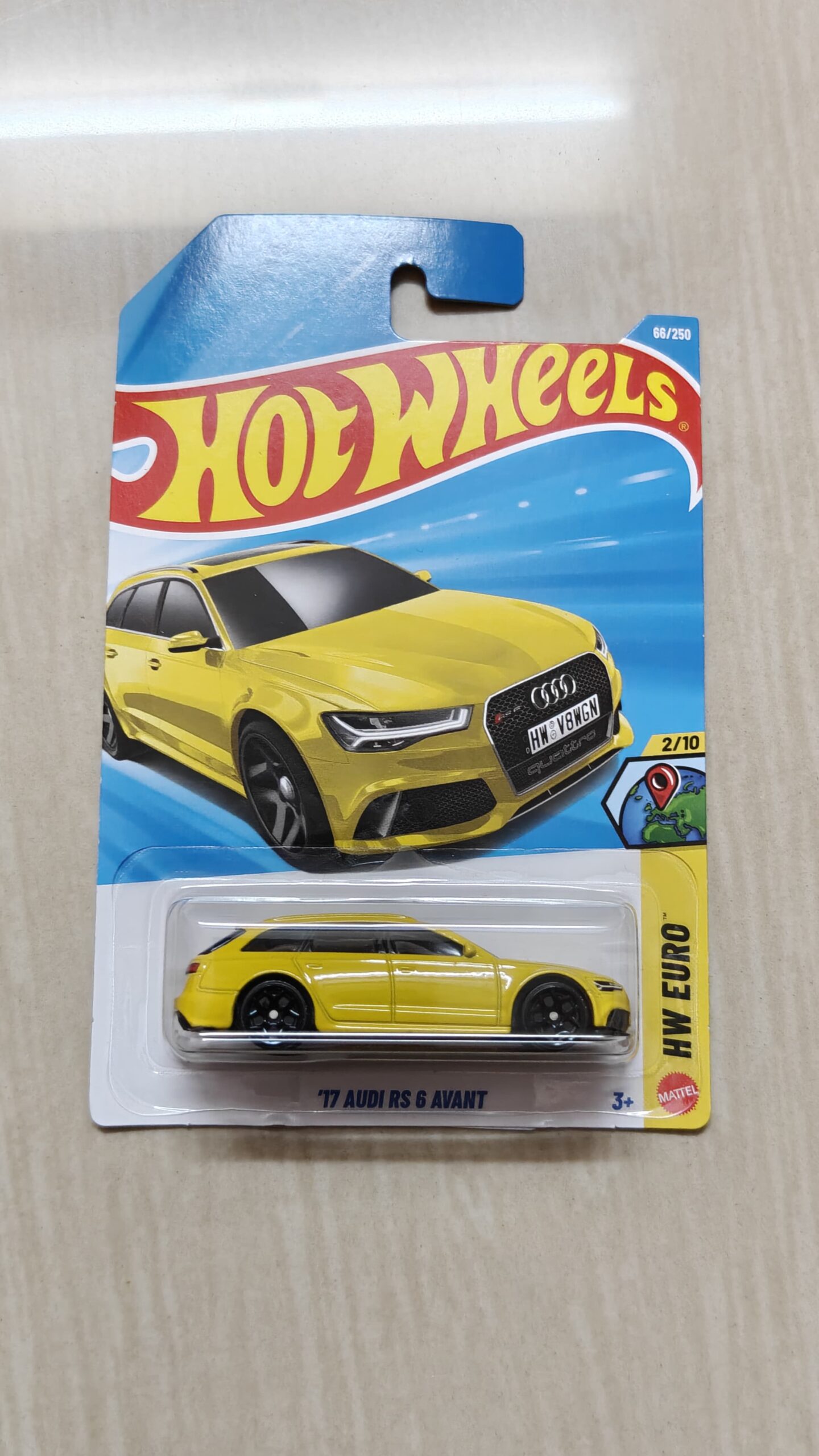 17 Audi RS 6 Avant Die-Cast Collectible Model Car - Image 2